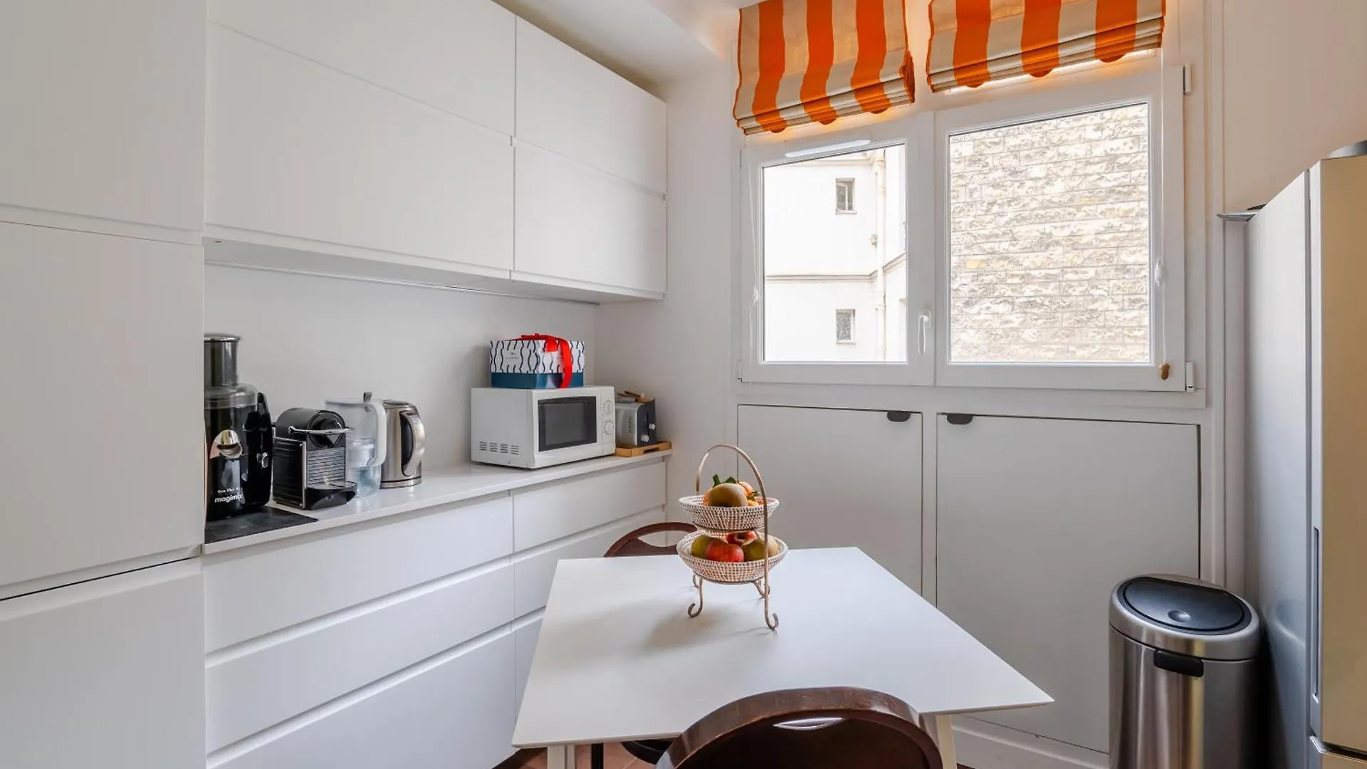Veeve - Culture And Colour Apartment Paris